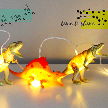 Světelný řetěz s dinosaury, přírodní
